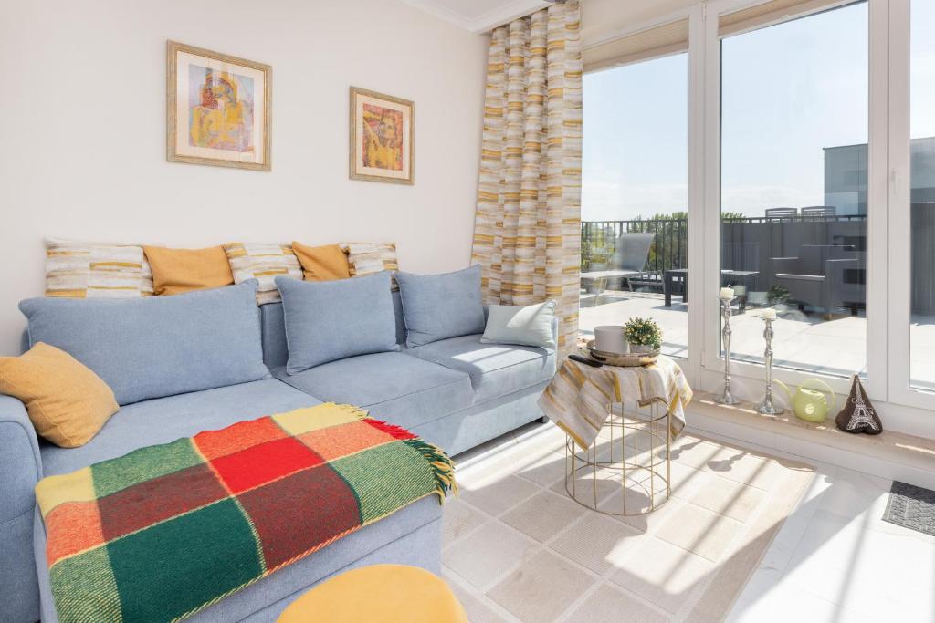 Sunny Seaside Apartment with Terrace & Parking by Noclegi Renters — photo 1