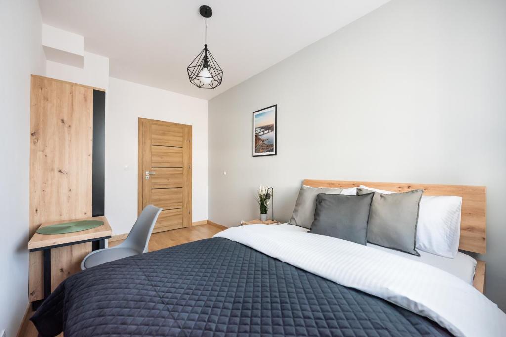 Wola Skwer Happy Apartment by BookingHost photo 2