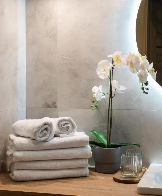 Wola Skwer Happy Apartment by BookingHost photo 3
