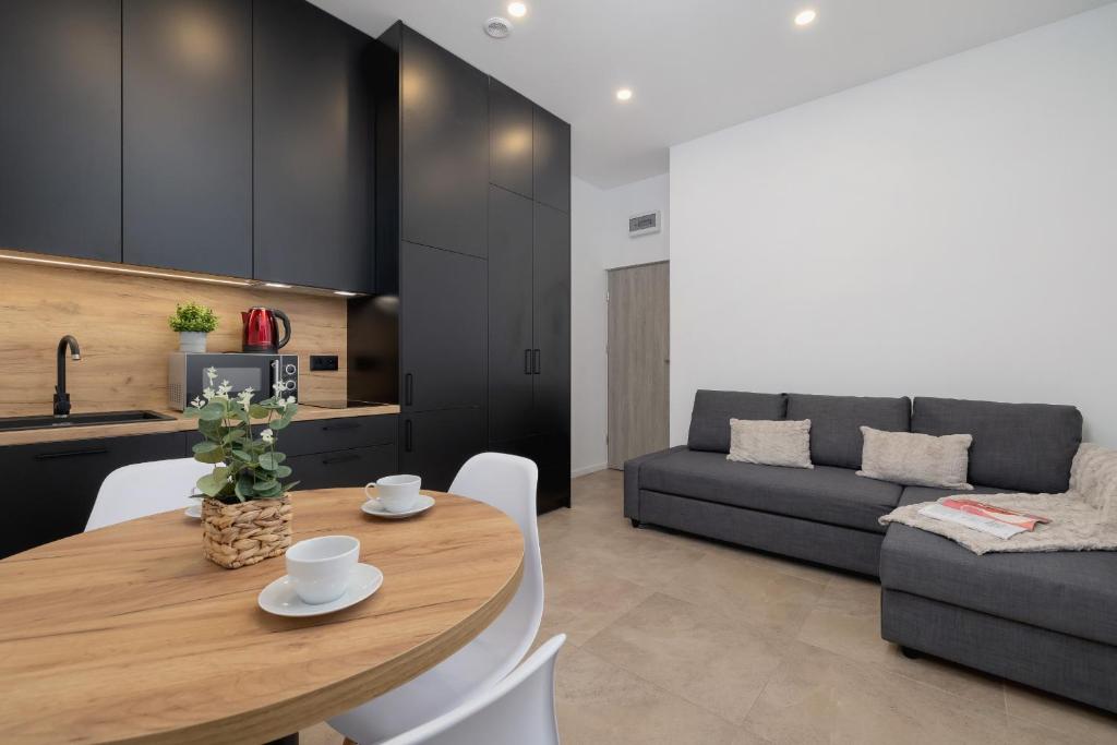 Słowackiego Comfy Studio - Katowice Central Station by Noclegi Renters — photo 1