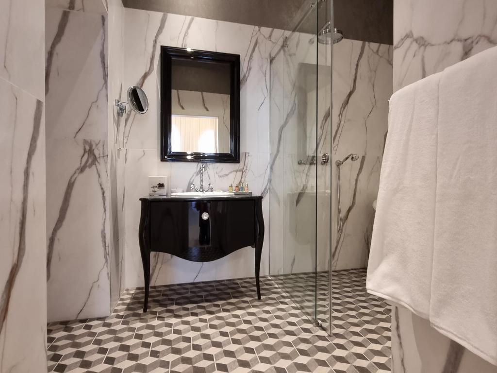 Tiffi Old Town Hotel photo 3