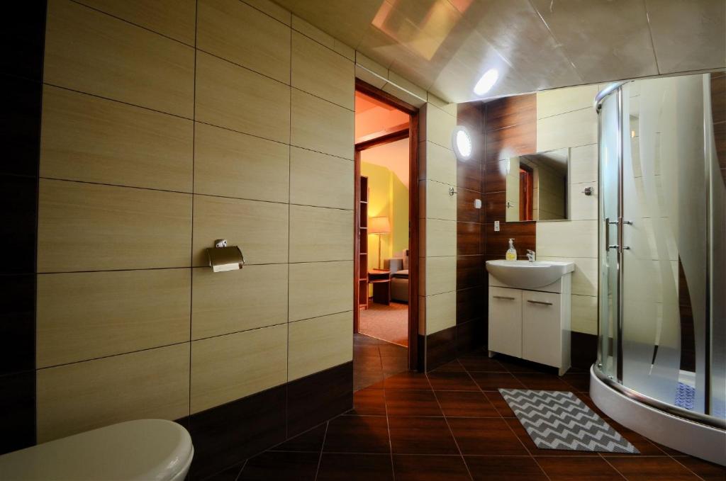 Willa Cyprys - pokoje i apartamenty z aneksami - Centrum photo 3