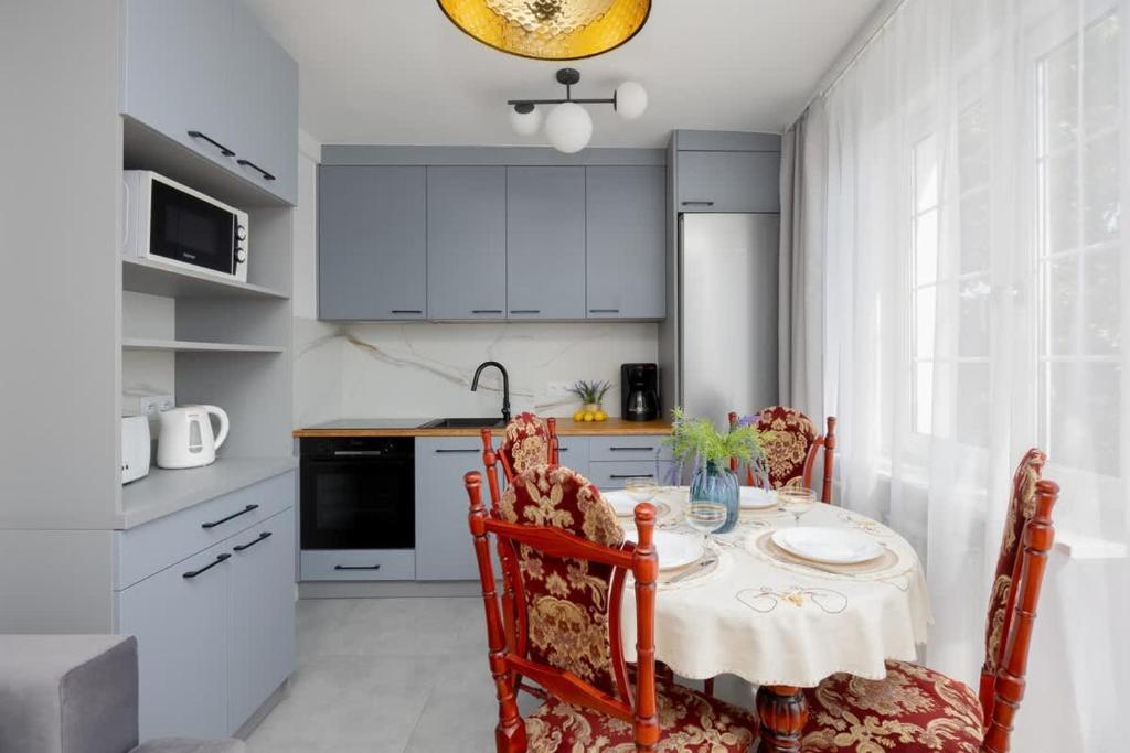 Spacious Apartment Close to Warsaw for 5 people by Noclegi Renters photo 3