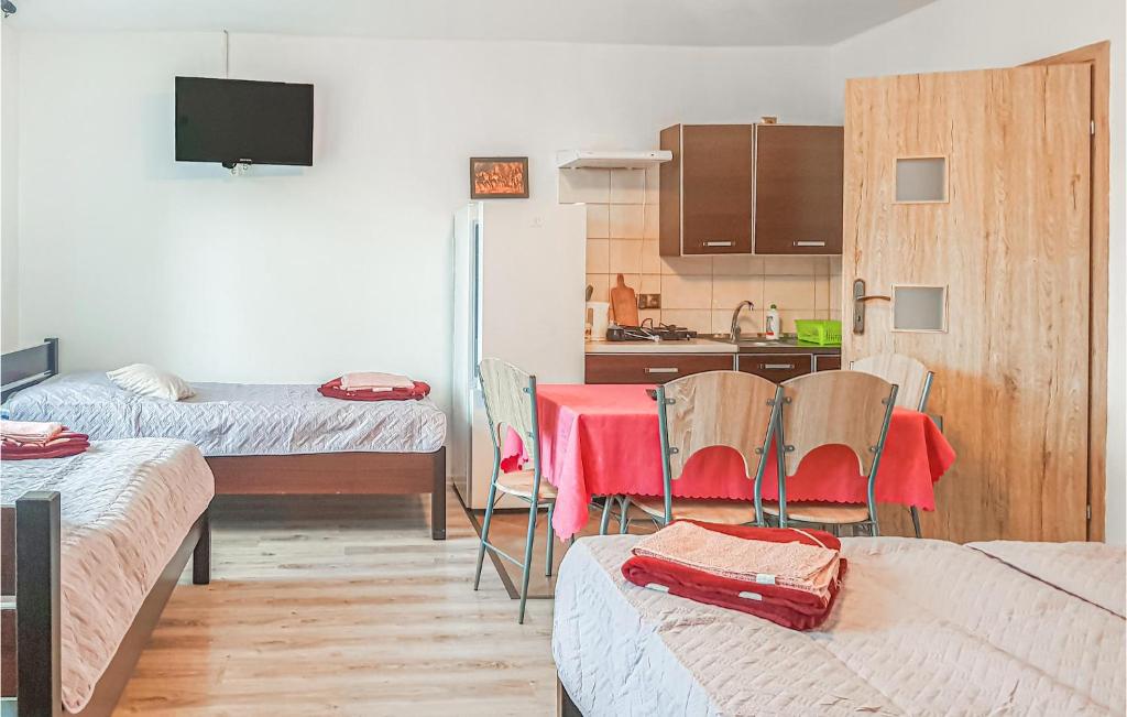 Nice Apartment In Dominikowo With Wifi photo 3