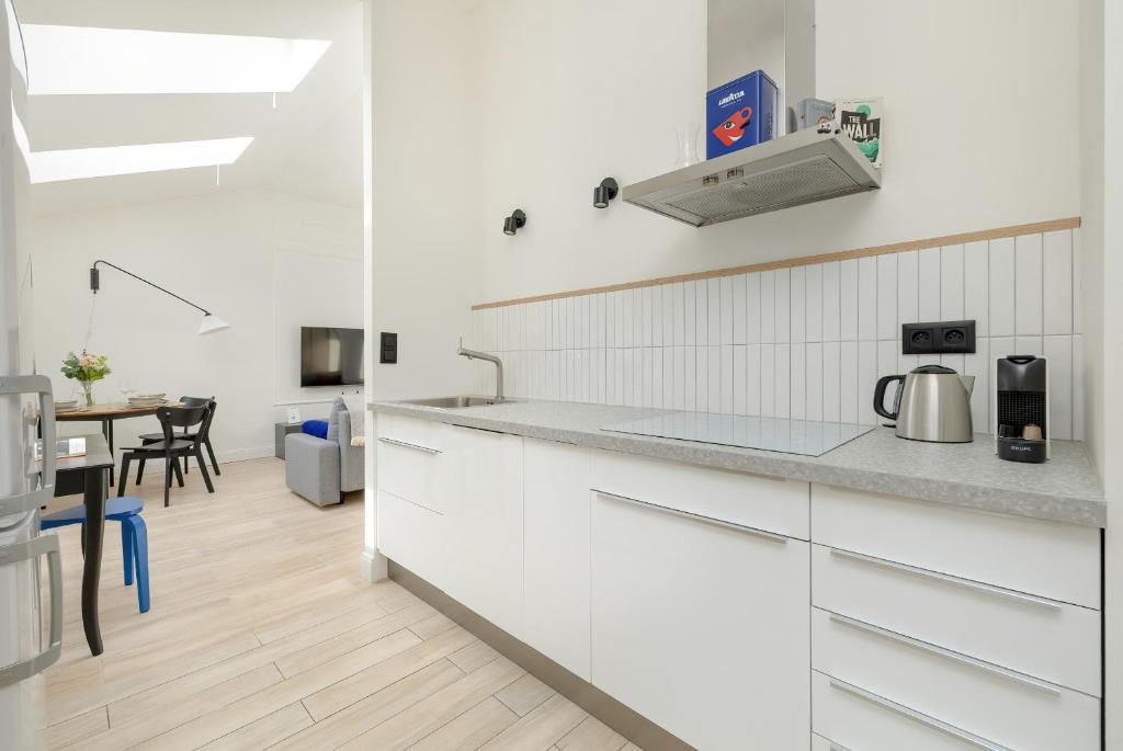 Minimalist Bright Apartment Kopernika near Old Town in Poznań by Noclegi Renters photo 3