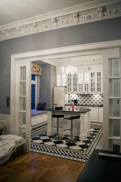 Royal Residence by OTR — photo 1