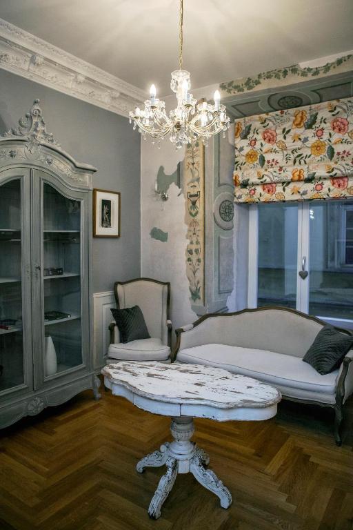 Royal Residence by OTR photo 3