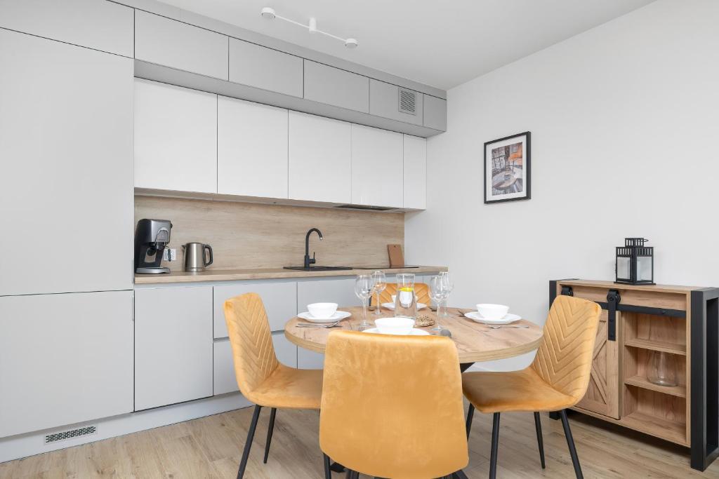 Szczeciński Apartament Kwiatkowskiego w Spokojnej Okolicy by Noclegi Renters photo 3