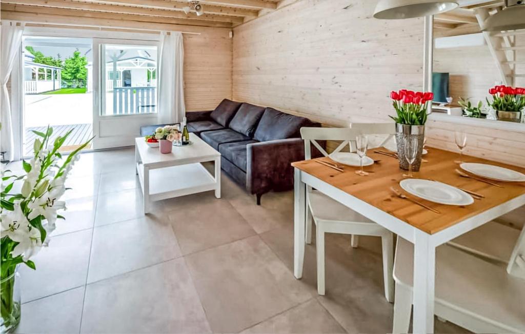 2 Bedroom Stunning Home In Kolczewo photo 3