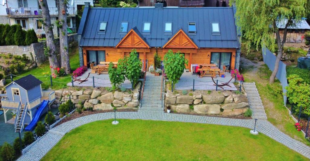DOMEK SUDECKI ZAKĄTEK - 2 APARTAMENTY 7- os Z GORĄCĄ BALIĄ ZEWNĘTRZNĄ — photo 1