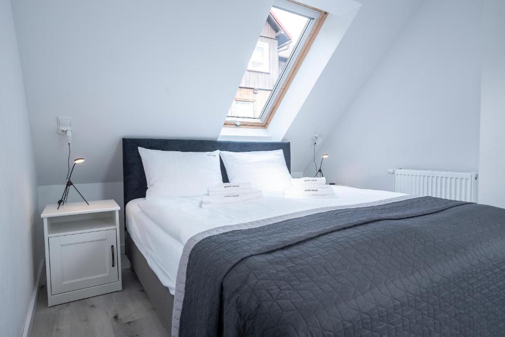 DOMEK SUDECKI ZAKĄTEK - 2 APARTAMENTY 7- os Z GORĄCĄ BALIĄ ZEWNĘTRZNĄ photo 2