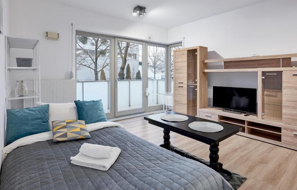 Zawady Comfort Apartment by BookingHost — photo 1