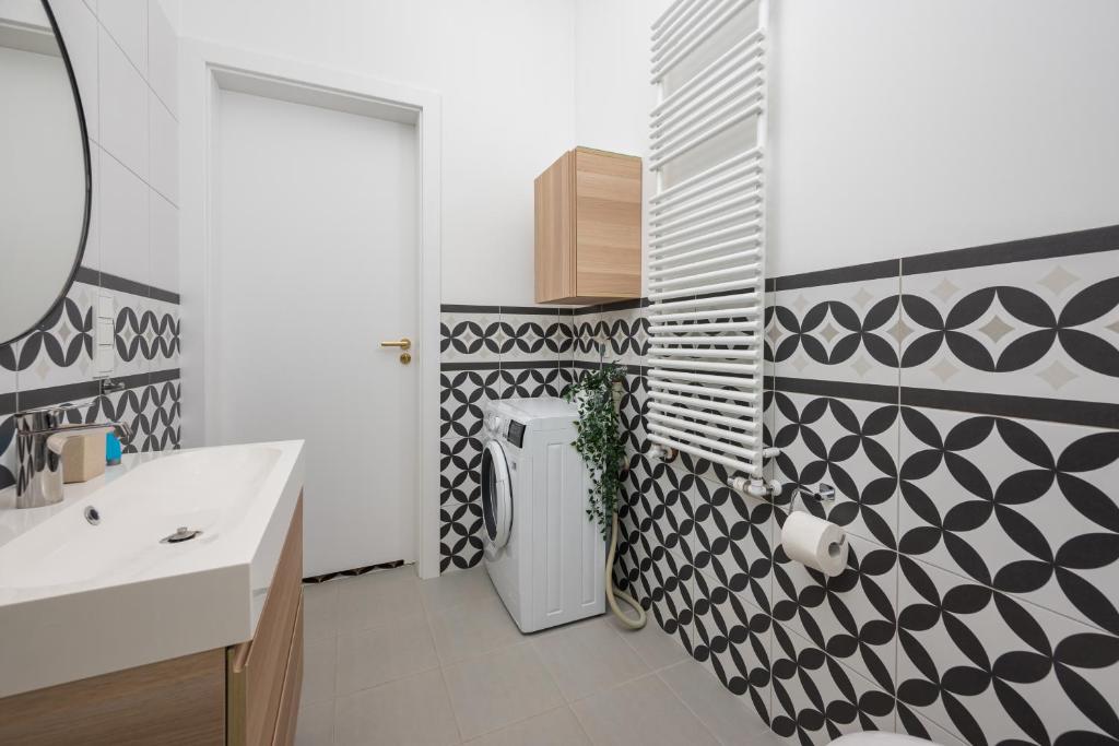 Wilcza City Centre Deluxe Apartment by BookingHost photo 3