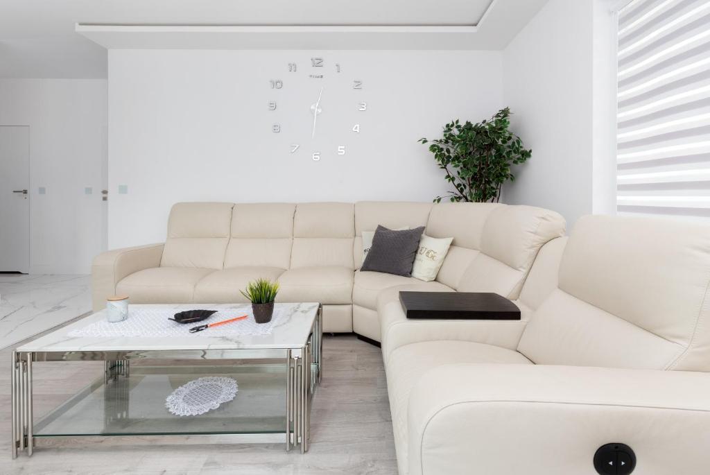 Spacious & Bright Family Apartment in Gdańsk by Noclegi Renters — photo 1