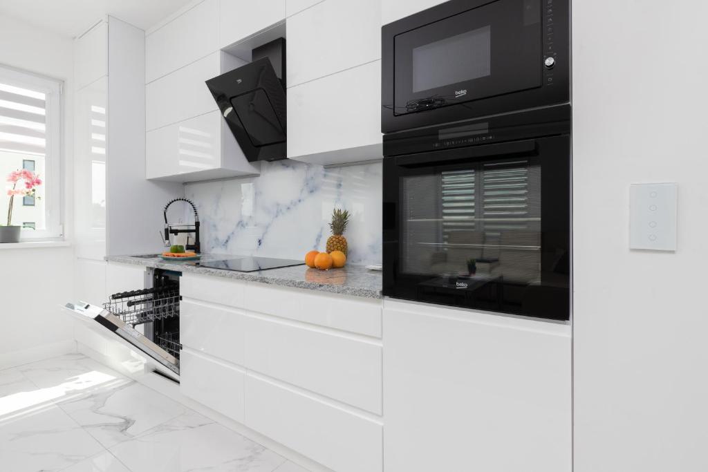 Spacious & Bright Family Apartment in Gdańsk by Noclegi Renters photo 3