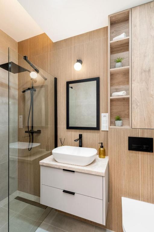 Royal Center Apartments photo 3