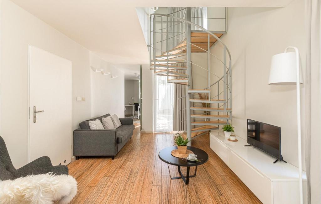 Awesome Apartment In Pogorzelica photo 3