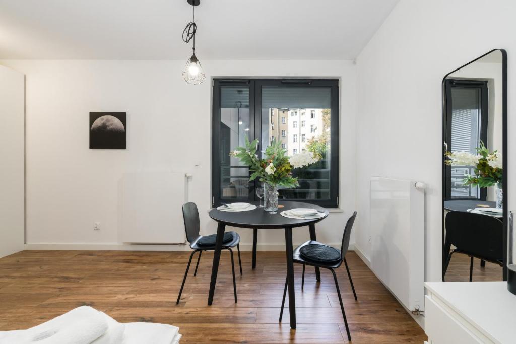 Poznań Old Market Studio by Noclegi Renters photo 3
