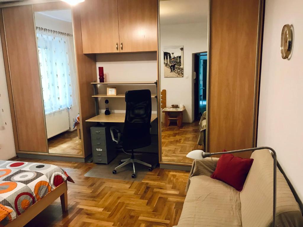 Sunny apartment. 5 minutes walk from Main Sqare. photo 3