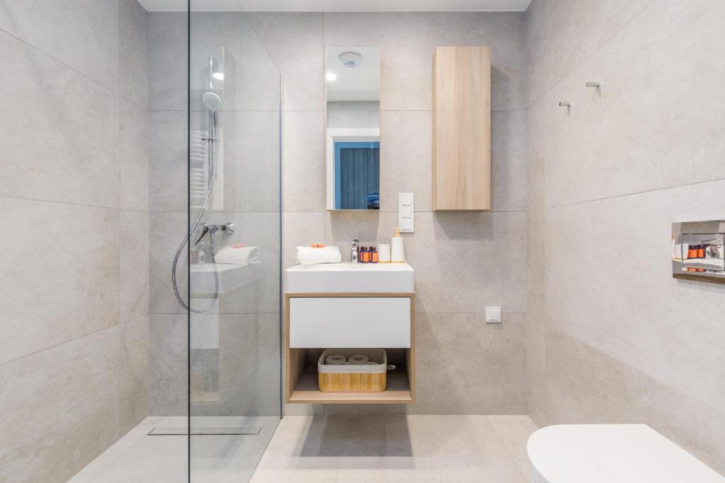 Shellter Premium Apartment Beachside by Renters Prestige photo 3