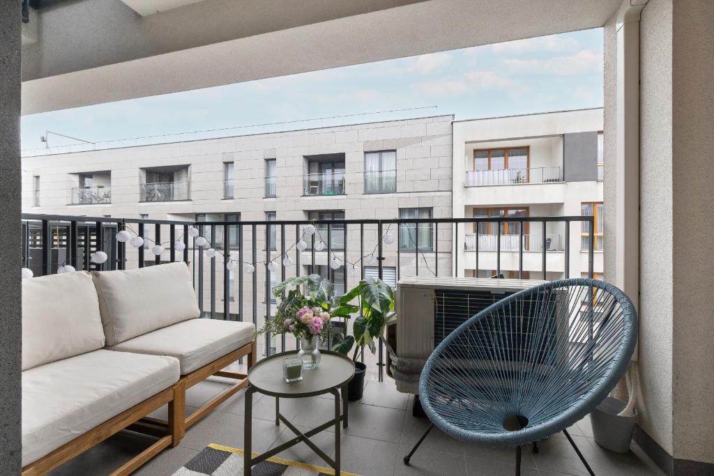 Ślusarska Modern Apartment with Balcony & Parking Cracow Zabłocie by Renters Prestige photo 3