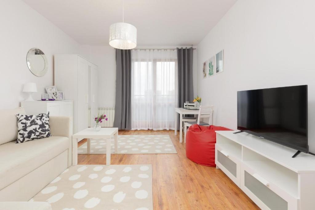 Wola Oasis - Cosy Apartment Near Metro Station — photo 1