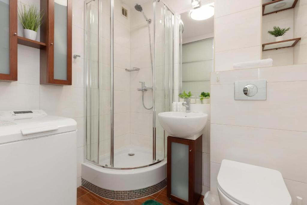 Wola Oasis - Cosy Apartment Near Metro Station photo 3