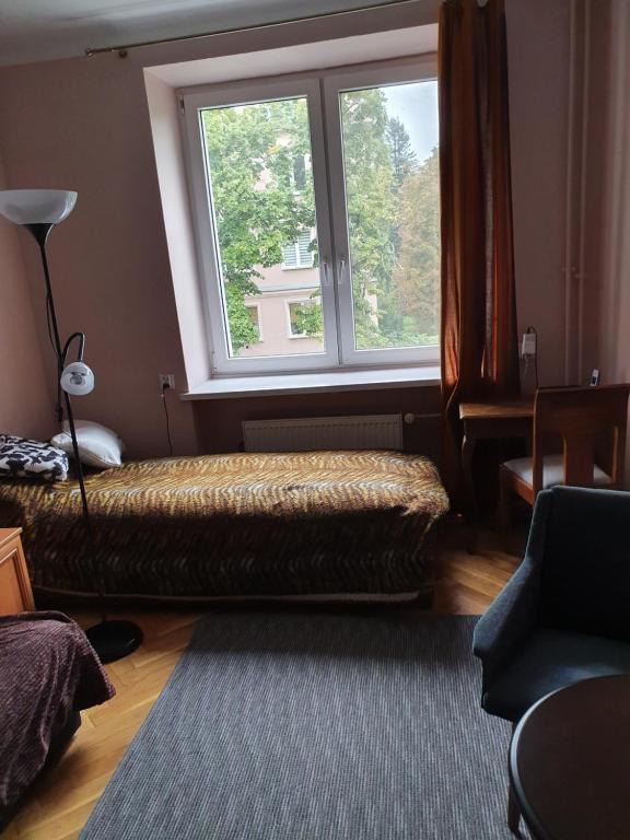 Stary Mokotów blisko metra Nie ma wynajmu długoterminowego najdłuższy to 2 tygodnie photo 2