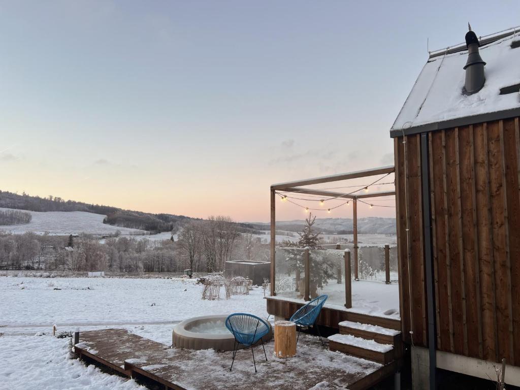 WymarzONE domki- z prywatnymi jacuzzi i kominkiem — photo 1