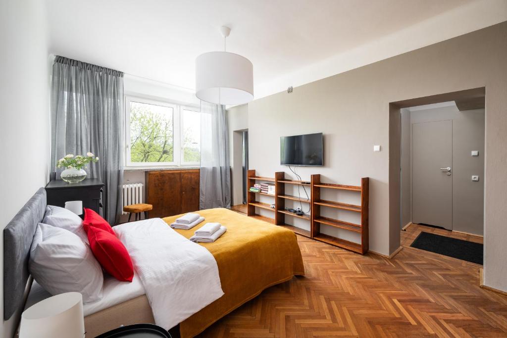 Solec by the River Apartment by BookingHost photo 2
