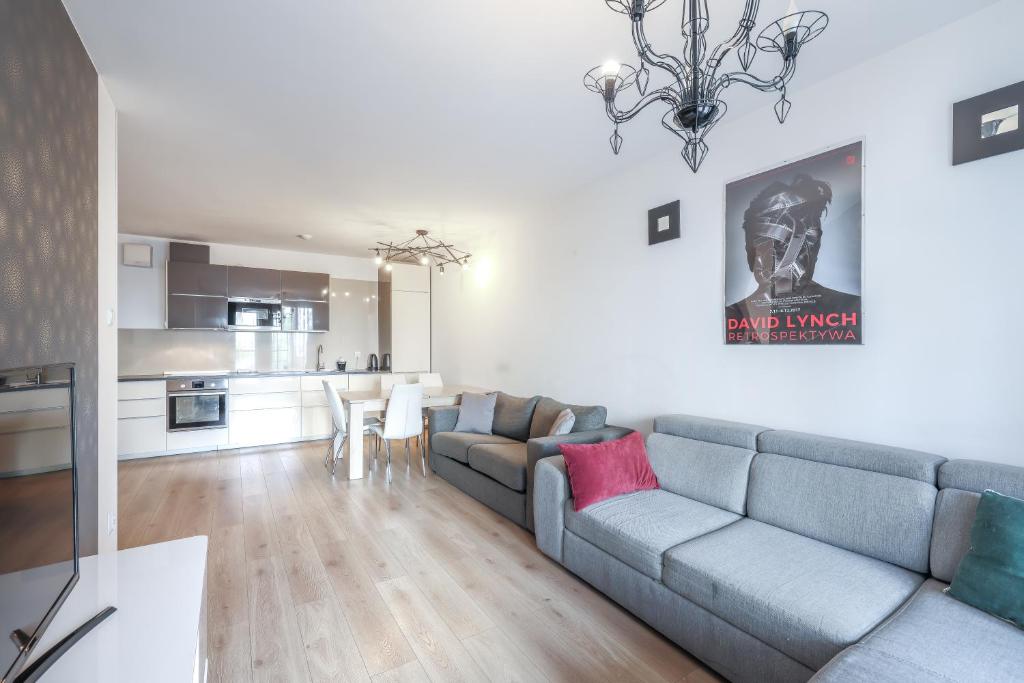 ApartMate Spacious Apartment with balcony OldTown for 6 people — photo 1