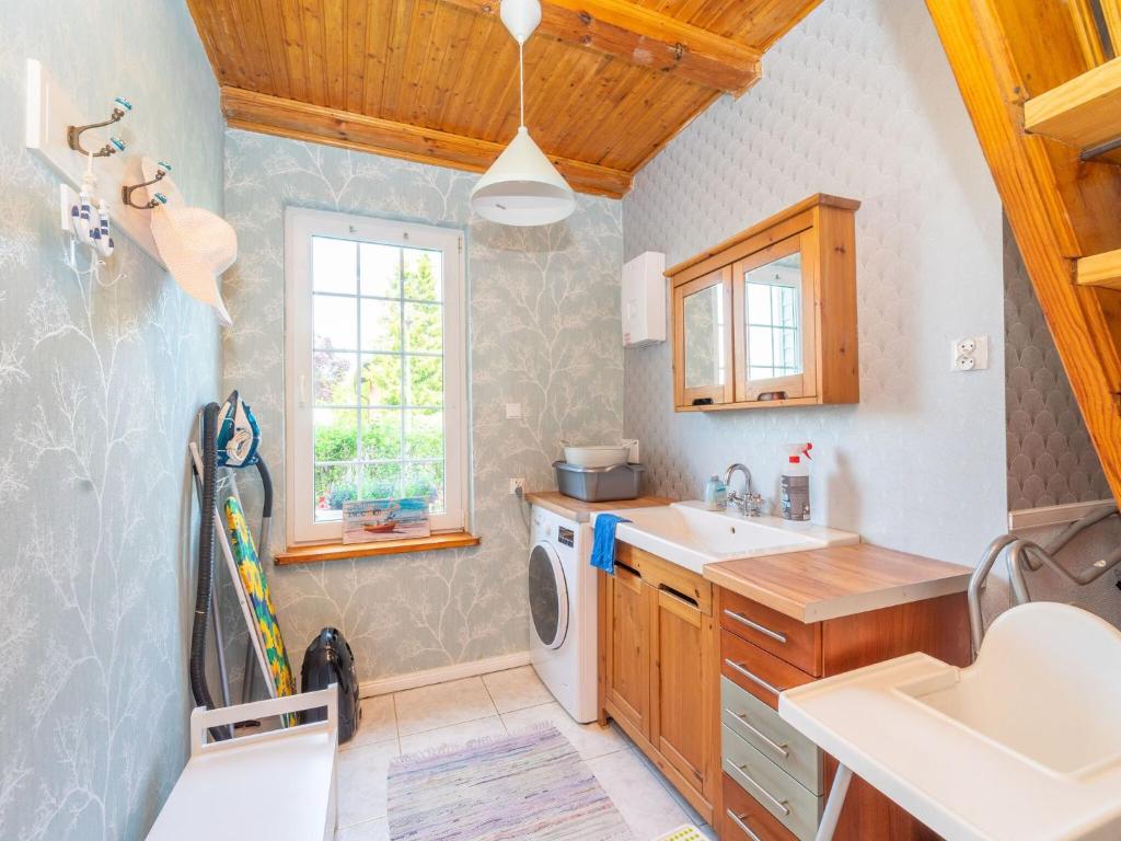 Large holiday home with private garden photo 3