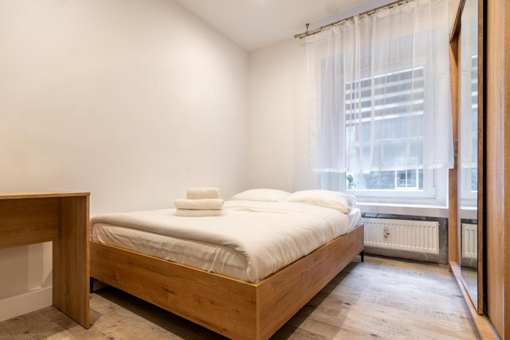 Zawodzie 3-Bedroom Apartment by BookingHost — photo 1