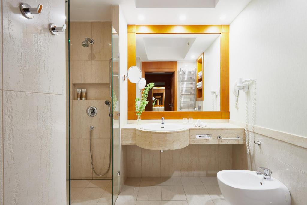 Hotel SPA Dr Irena Eris Wzgórza Dylewskie photo 3