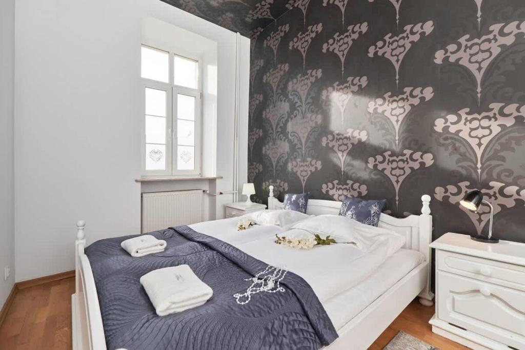 Rynek Apartment The Heart of the City by Noclegi Renters photo 2