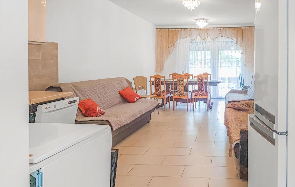 Cozy Apartment In Dominikowo With Wifi photo 3
