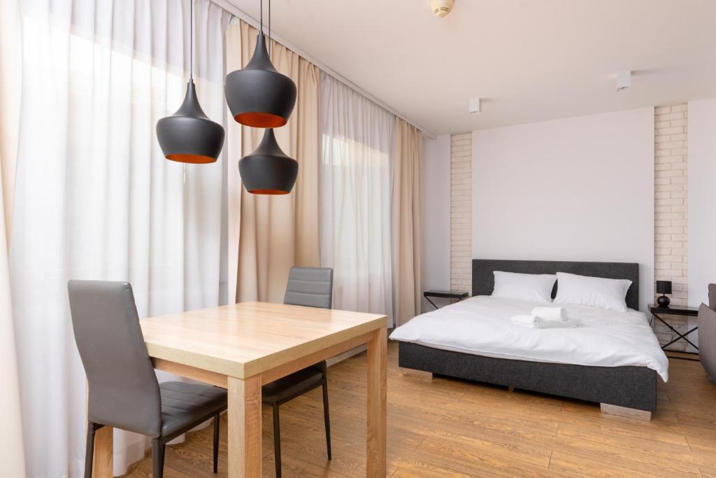 Rynek Wrocław Deluxe Studio by BookingHost — photo 1