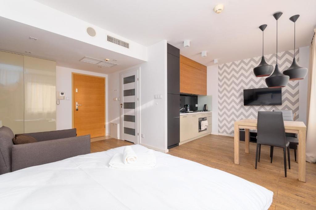 Rynek Wrocław Deluxe Studio by BookingHost photo 2