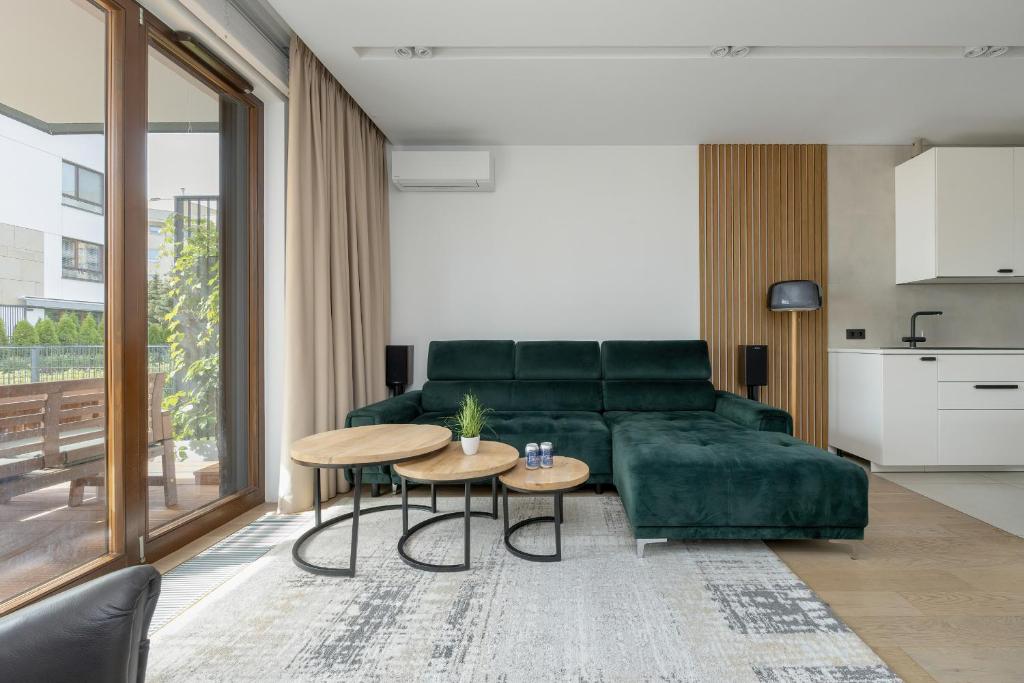 Spacious Family Apartment with Garden & Parking by Noclegi Renters — photo 1