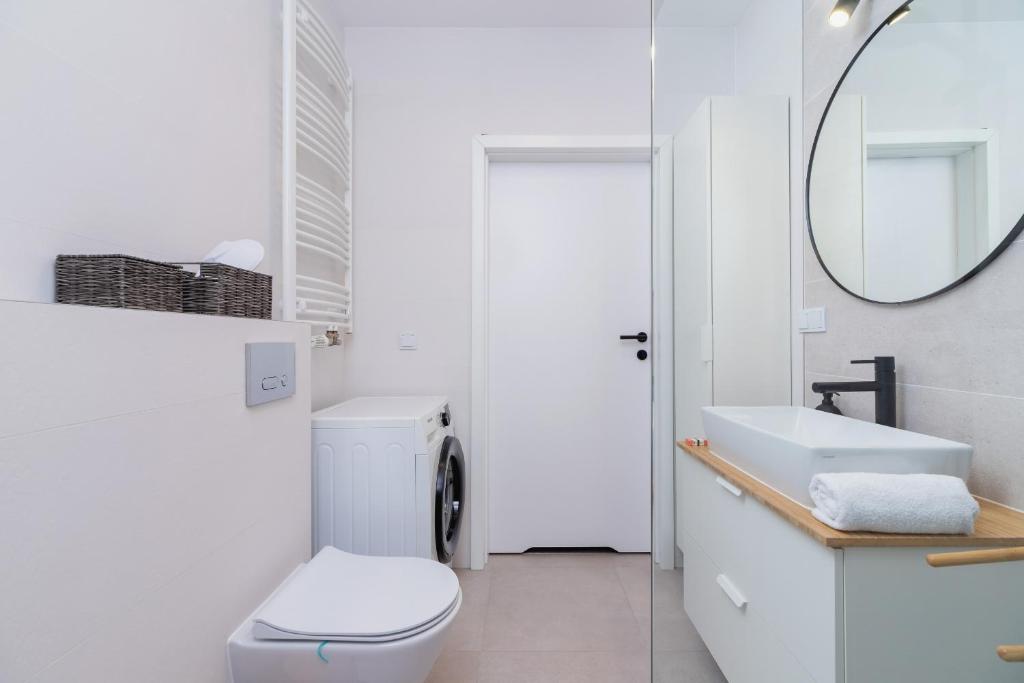 Tauron Arena Premium Apartment with Underground & Outdoor Parking by Renters Prestige photo 3