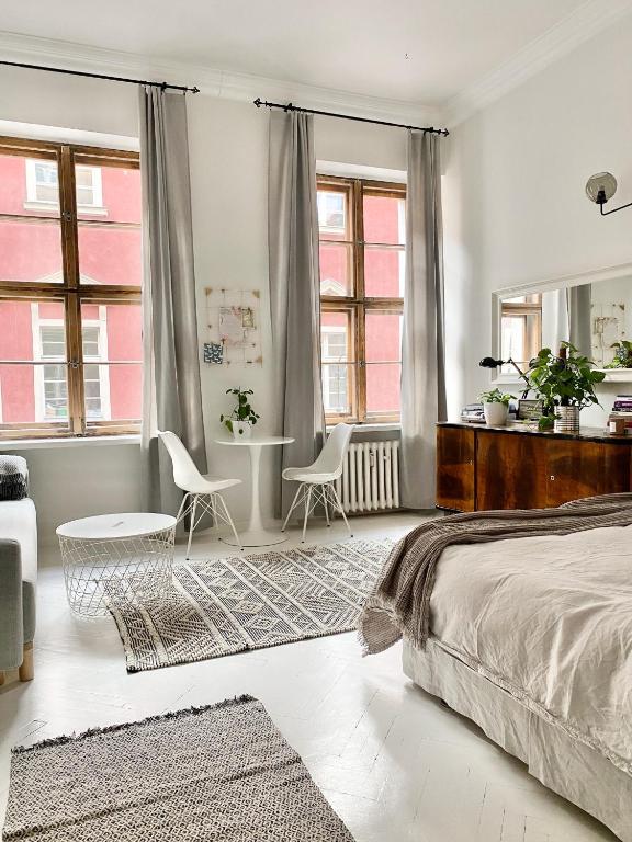 Townhall Apartments photo 2