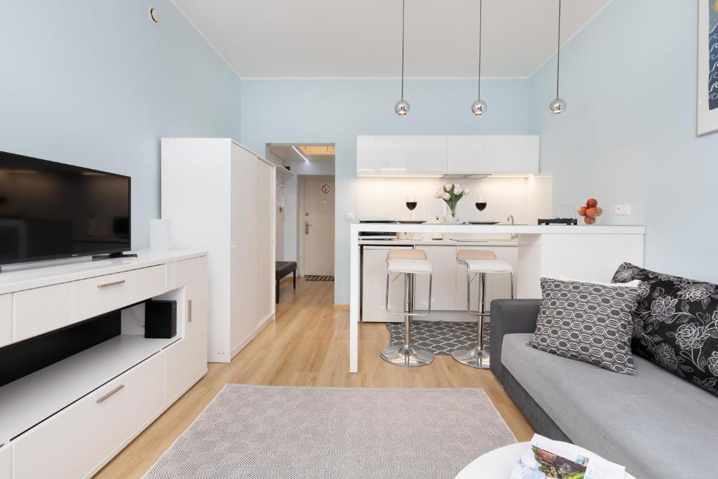 Świętojańska Studio Center of Gdynia 550m to the Beach by Noclegi Renters photo 3
