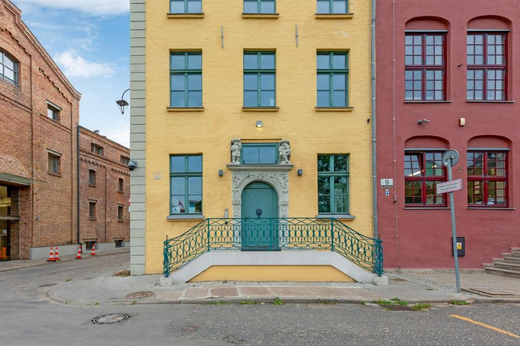 Historical Townhouse by Blue Mandarin — photo 1