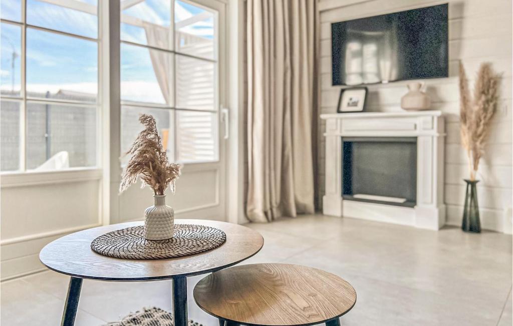 2 Bedroom Awesome Home In Mielno photo 2