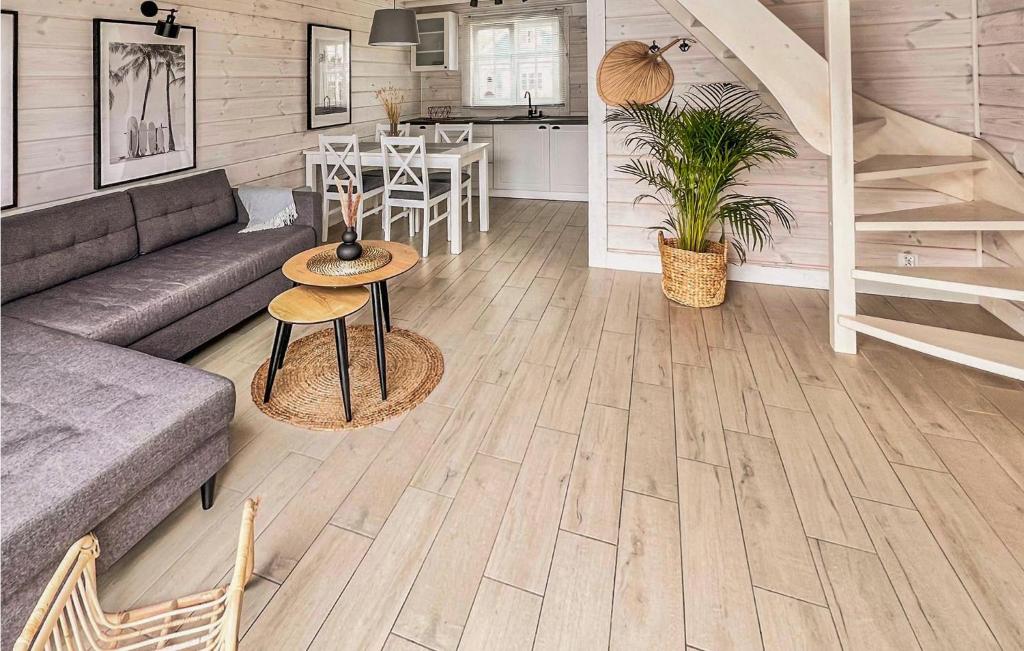 2 Bedroom Awesome Home In Mielno photo 3