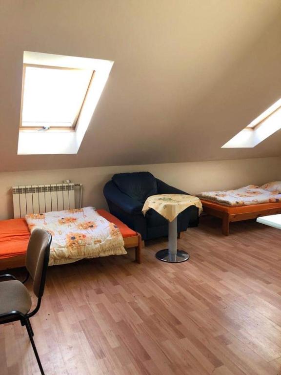 Stajnia Czahary z widokiem na jezioro photo 2