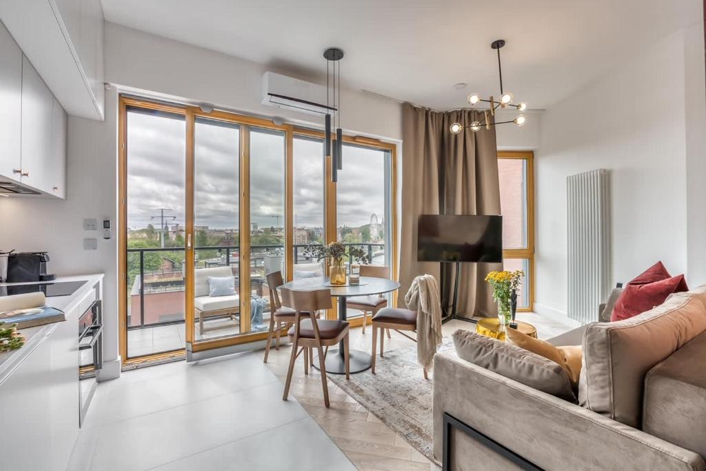 The Motlavian Apartment by Renters Prestige photo 2