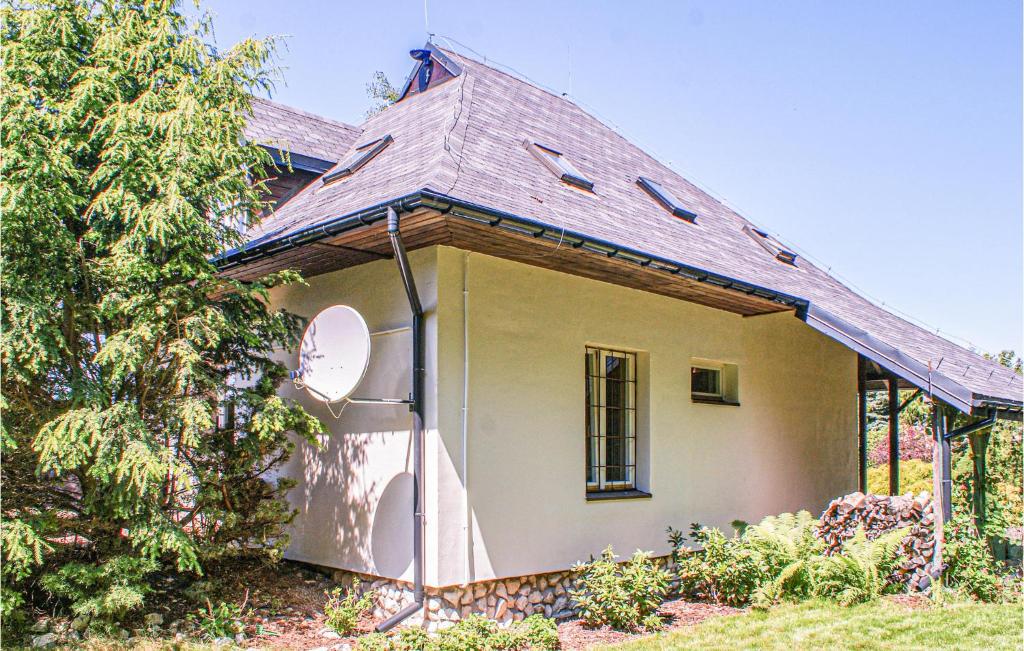3 Bedroom Amazing Home In Grzybowo photo 2