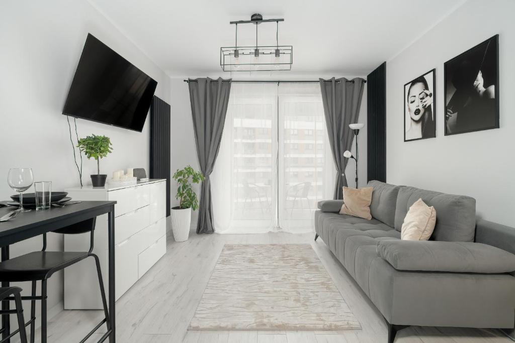 Wyjątkowy i Nowoczesny Apartament z Balkonem i Parkingiem by Noclegi Renters photo 3
