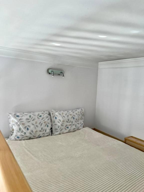 Stylish Apartment In The Centre -by HIK Apartments photo 2